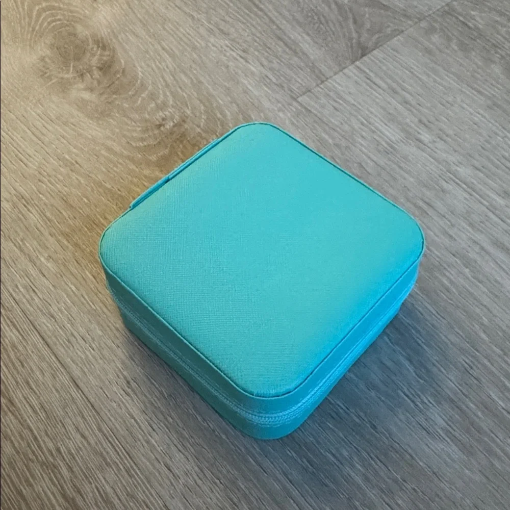 Compact Jewelry Storage Case NEW 🏷️